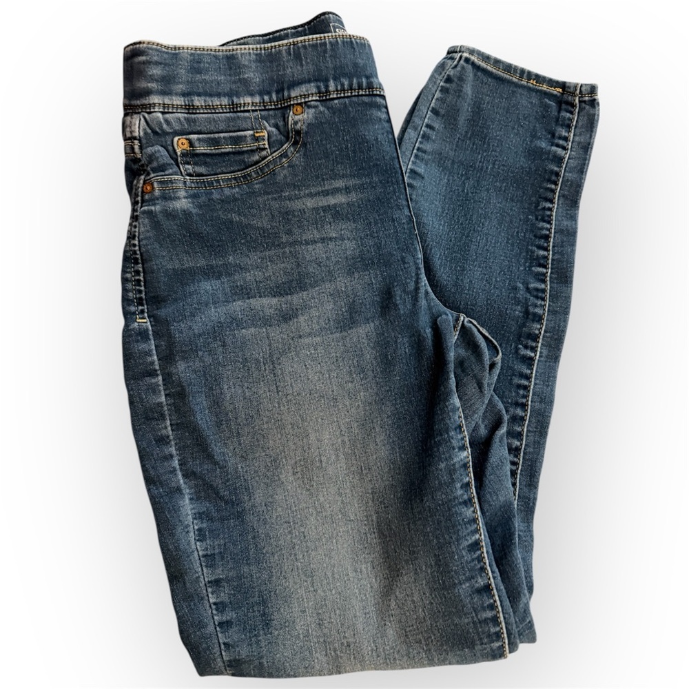 Signature Levi Strauss Gold Pull On Skinny Jeans/Totally Shaping